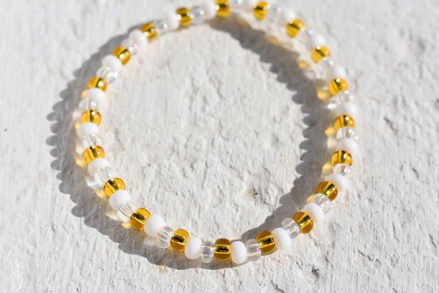 Mama bead bracelet in silver and white