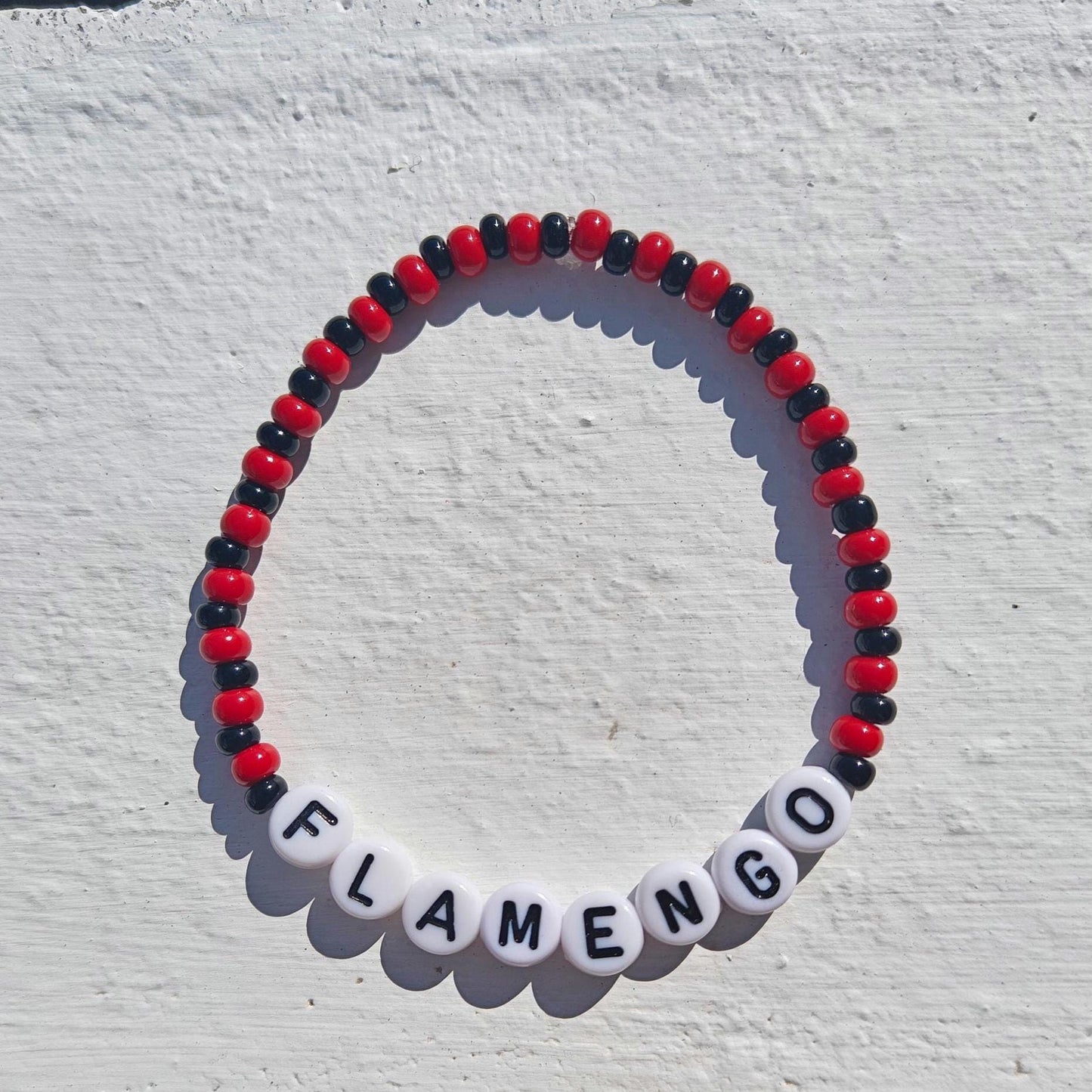 Flamengo Beaded Bracelet – Red & Black Handmade Football Fan Jewelry – Gift for Soccer Lovers