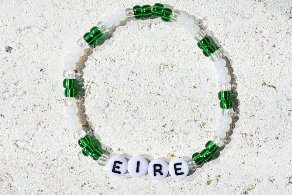 Ireland inspired Eire bead bracelet in green and white glass beads