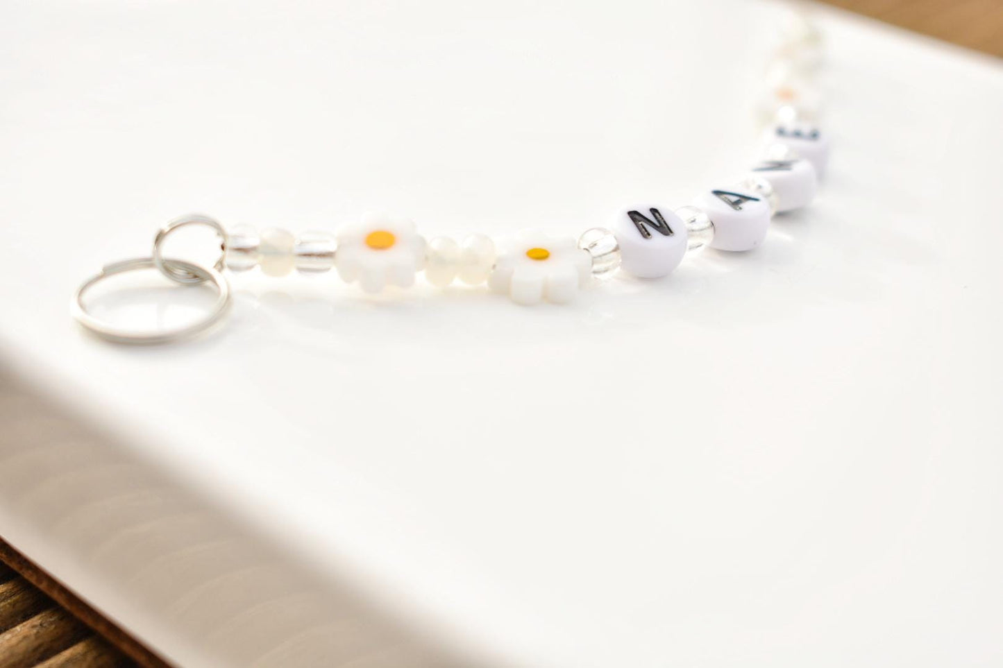 Daisy flower charm keychain with name personalisation and beads in silver and pearl