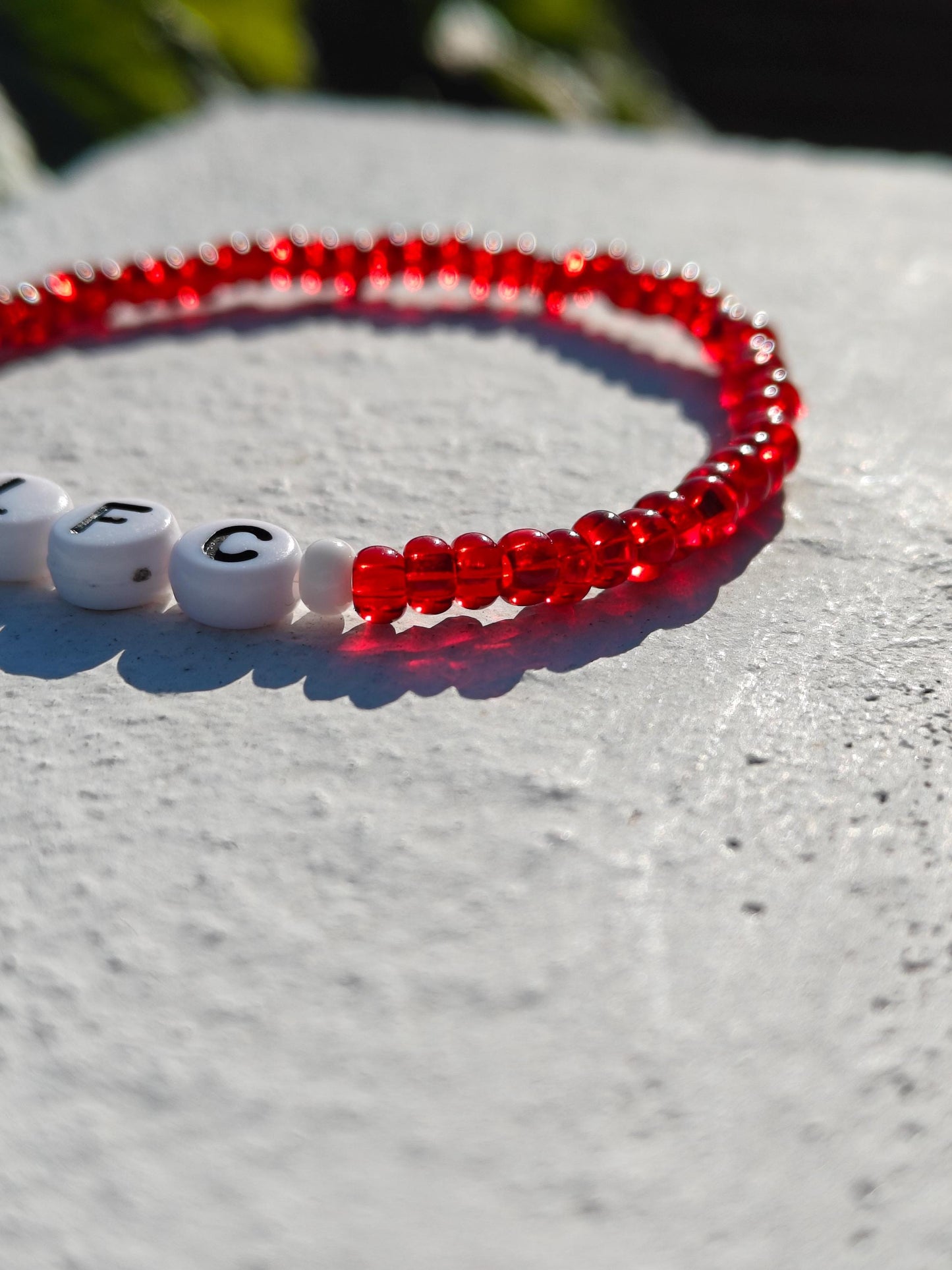 LFC Red Beaded Bracelet – Handmade Liverpool FC Fan Jewelry Gift with red class seed beads