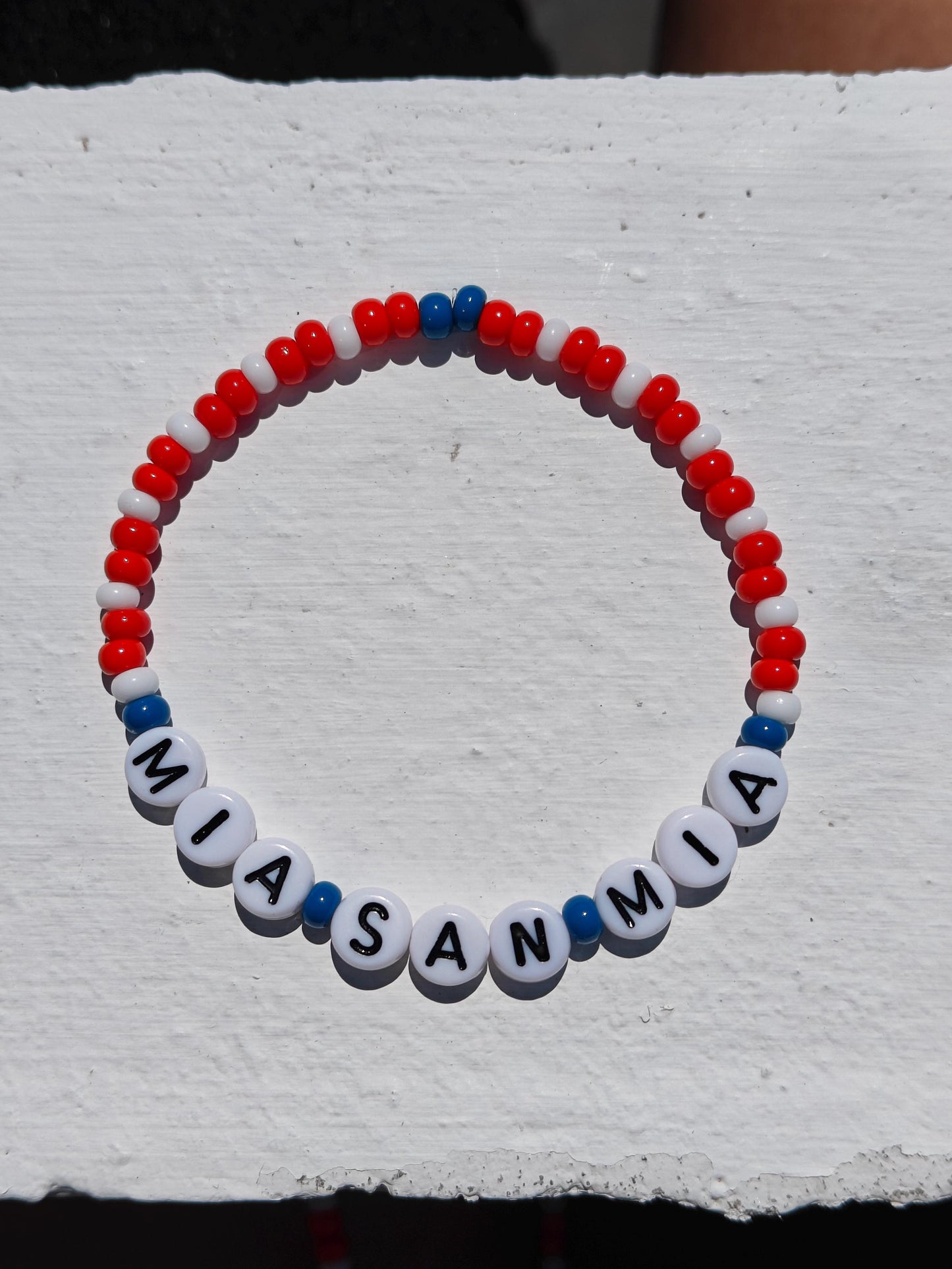 Mia San Mia Beaded Bracelet – FC Bayern Munich Fan Jewelry | Red & White Seed Bead Bracelet | Football Supporter Gift