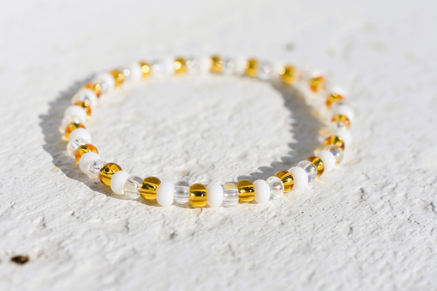 Mama bead bracelet in silver and white