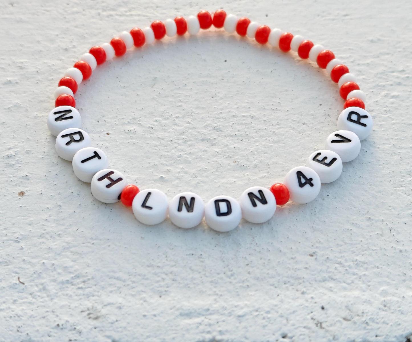 Arsenal North London Forever bead bracelet in red and white