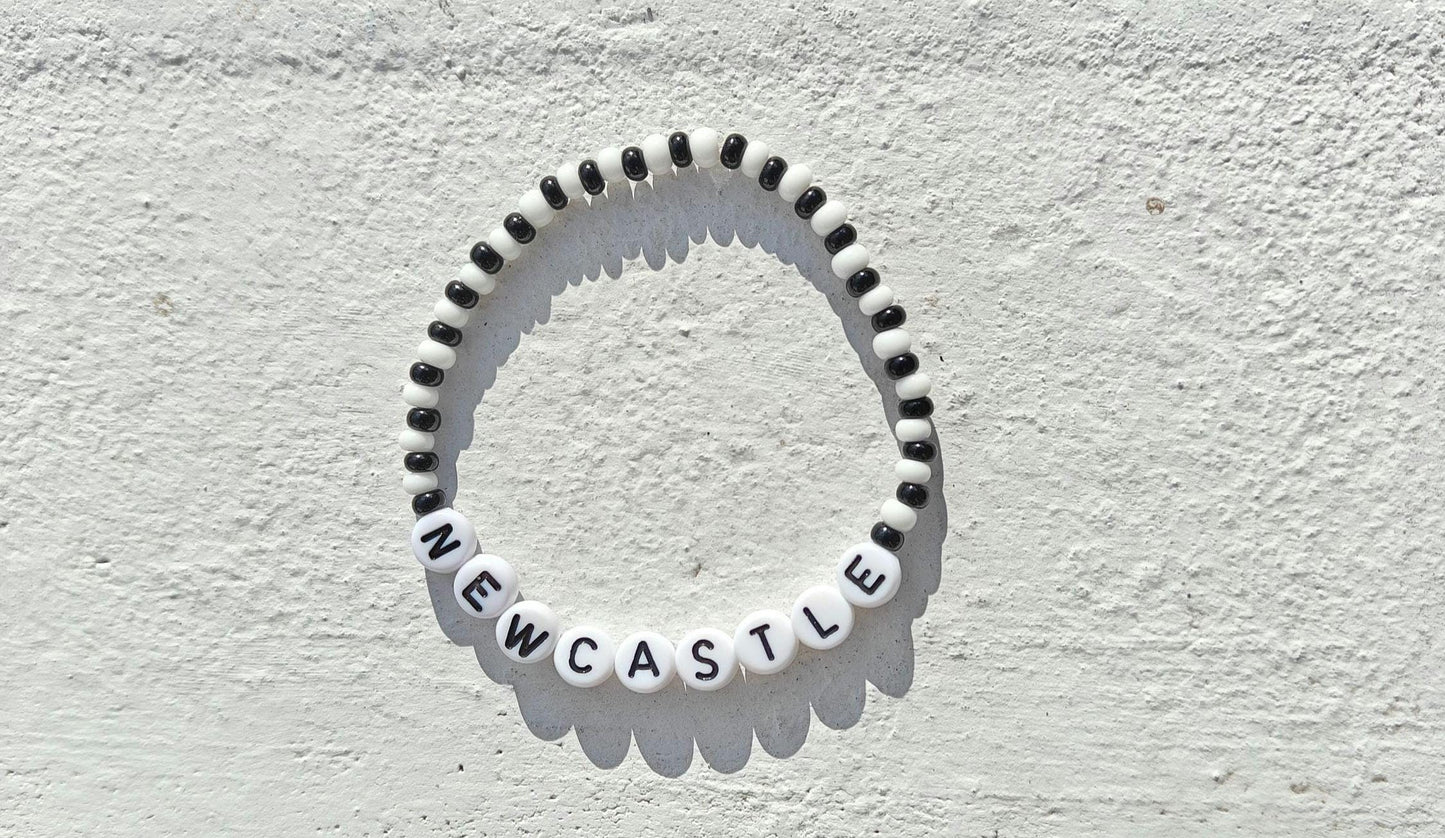 Newcastle Bracelet – Handmade Black & White Football Fan Jewelry | Beaded Stretch Bracelet for Newcastle United Supporters