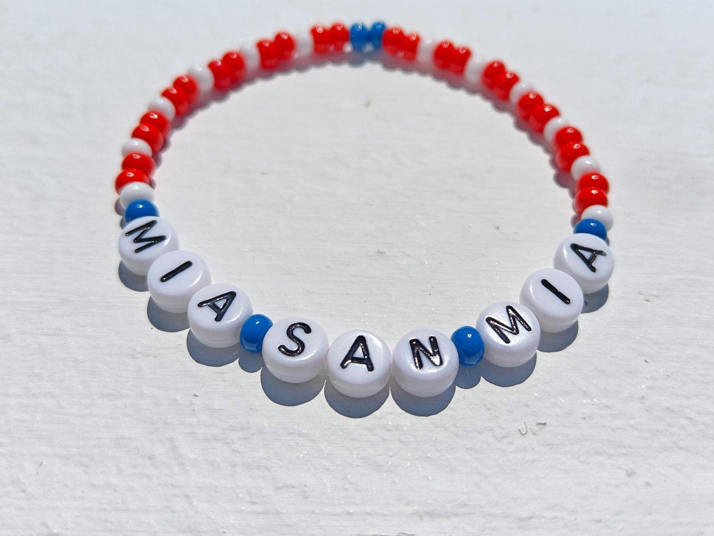 Mia San Mia Beaded Bracelet – FC Bayern Munich Fan Jewelry | Red & White Seed Bead Bracelet | Football Supporter Gift