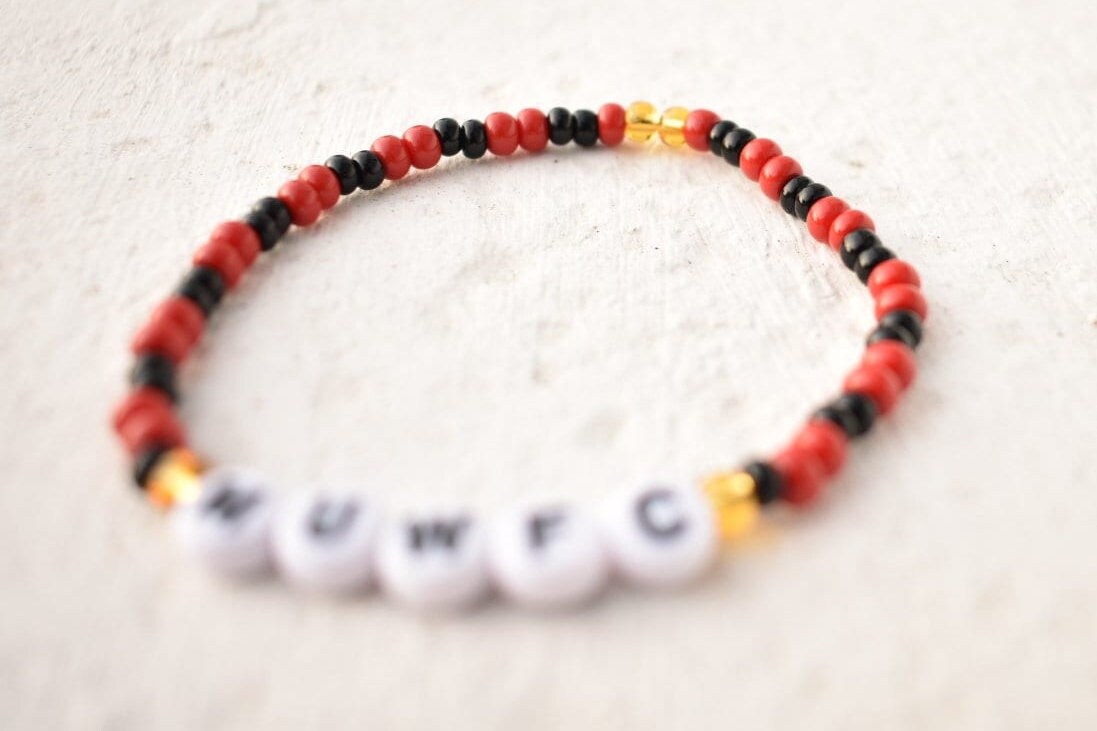 Manchester United Women seed bead bracelet (MUWFC) in iconic red and black colors