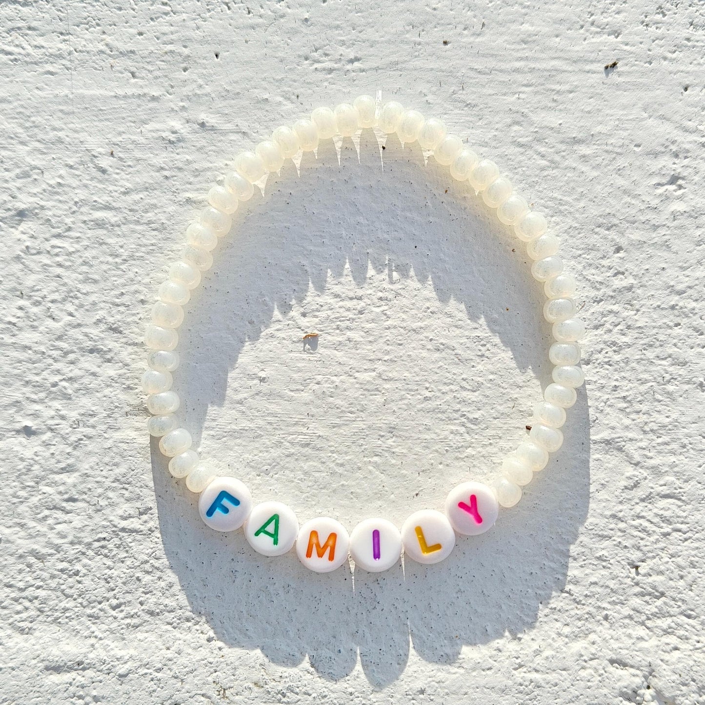 Family bead bracelet in pearl style seed beads with multicolored letters