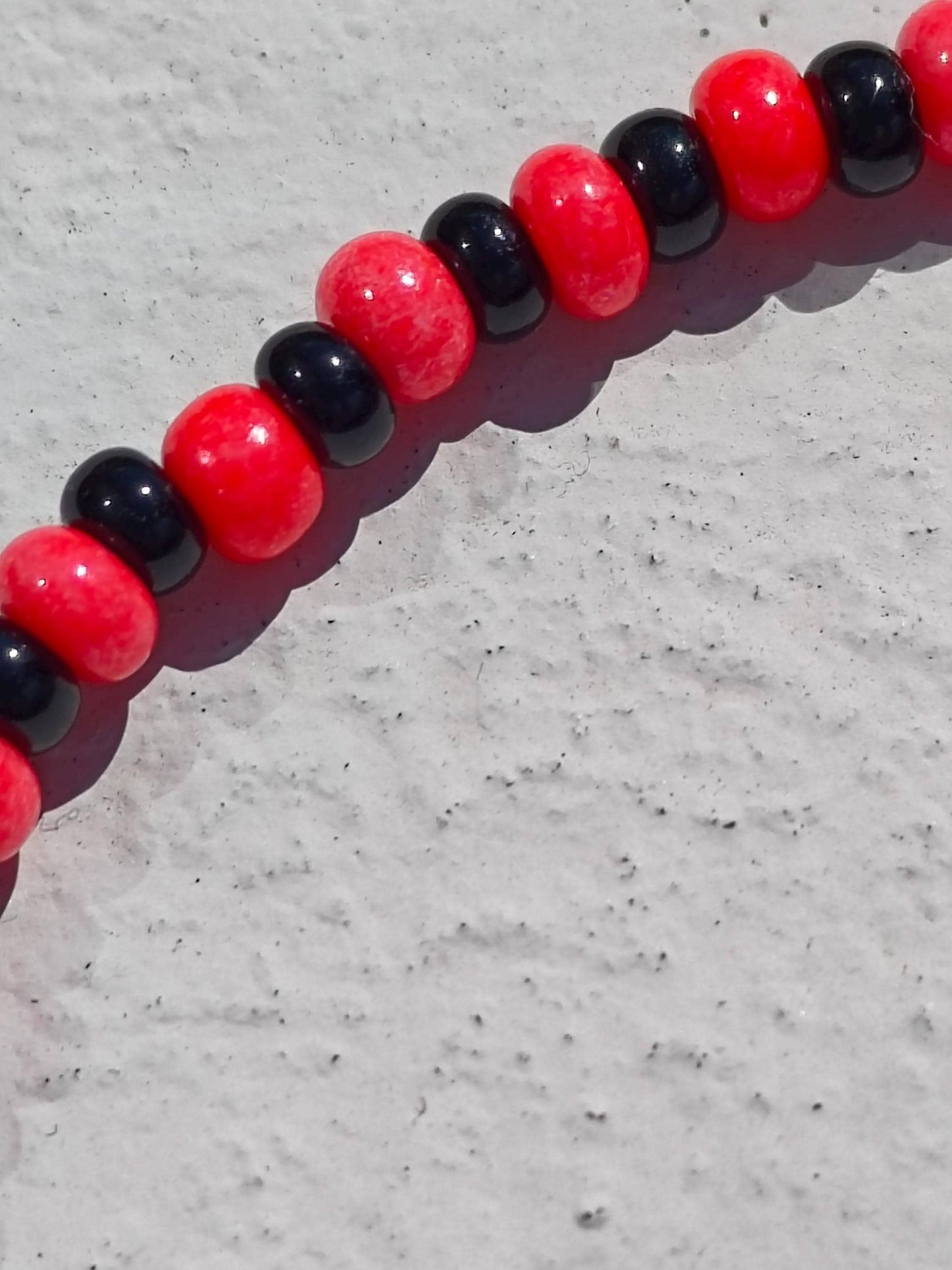 YUNGBLUD Beaded Bracelet – Handmade Red & Black Aesthetic Jewelry for Fans | Elastic Band | Gift for Rock Music Lovers