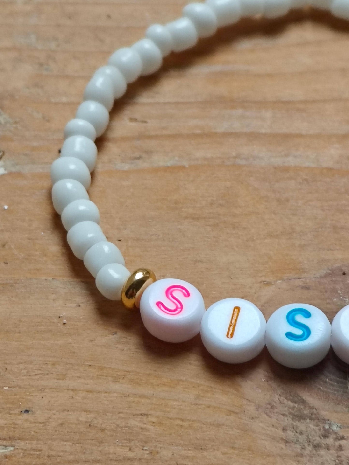 SISTERS Beaded Bracelet – Handmade White Letter Bead Friendship Gift for Sister, Personalized Jewelry with white seed beads