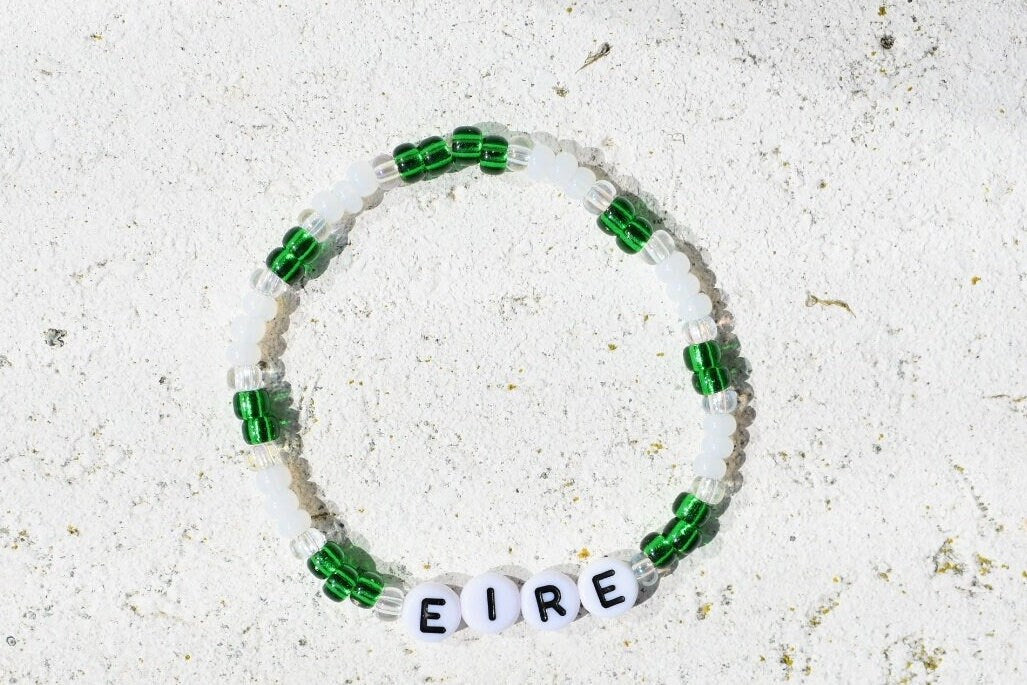 Ireland inspired Eire bead bracelet in green and white glass beads
