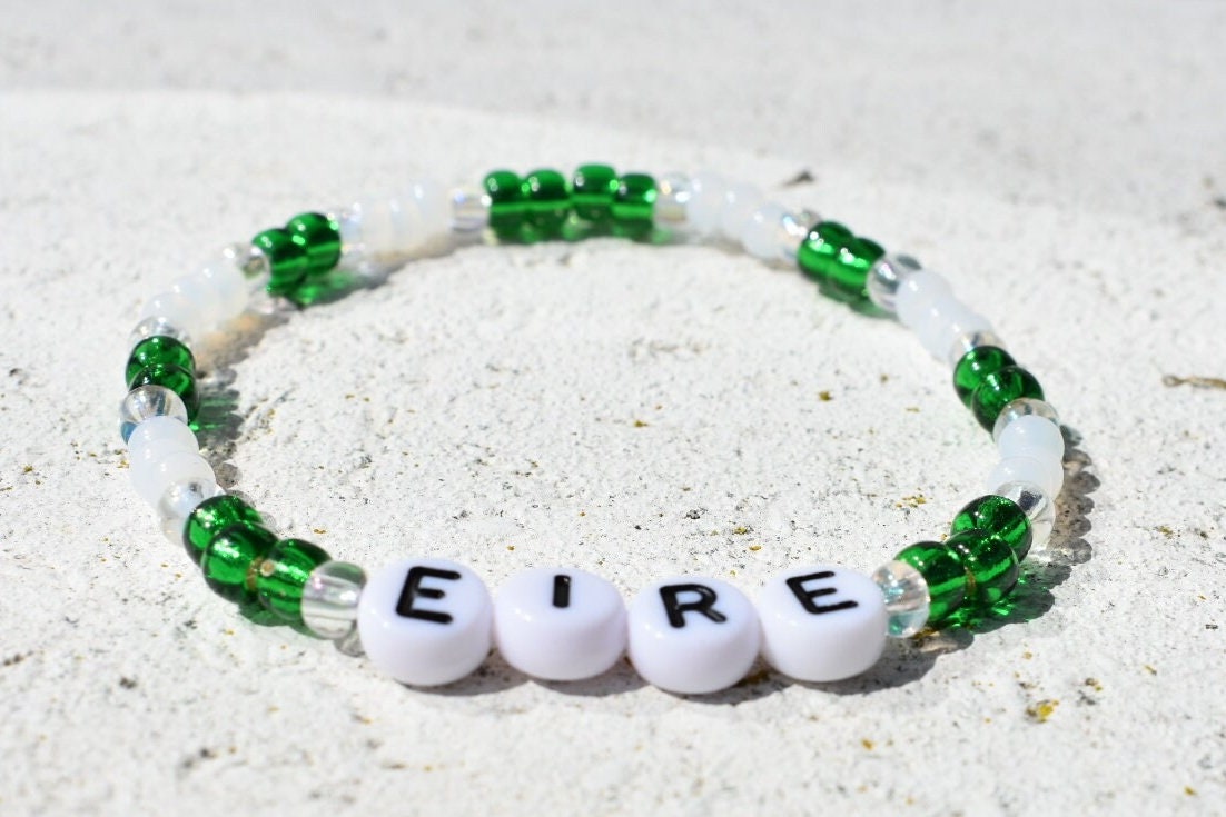 Ireland inspired Eire bead bracelet in green and white glass beads