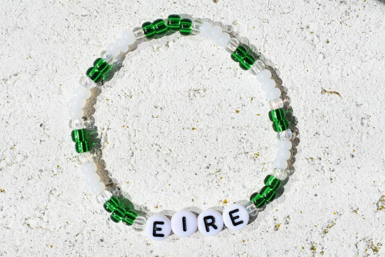 Ireland inspired Eire bead bracelet in green and white glass beads