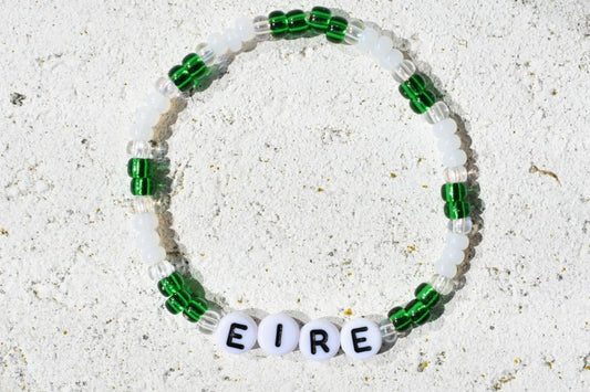 Ireland inspired Eire bead bracelet in green and white glass beads
