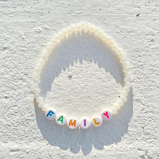 Family bead bracelet in pearl style seed beads with multicolored letters